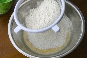 Sift-flour-bunuelos