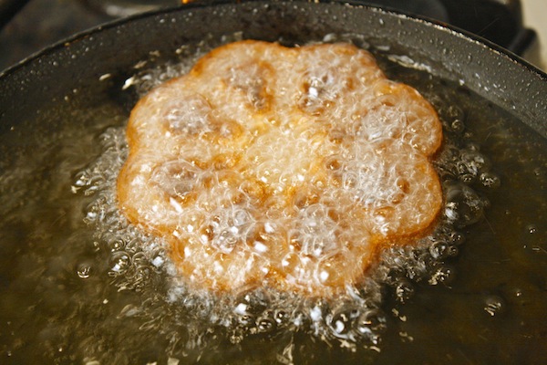 bunuelo-frying-rosette