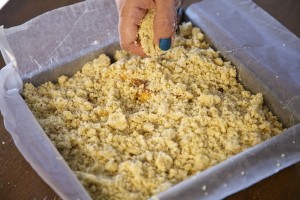 crumble topping on peach bars