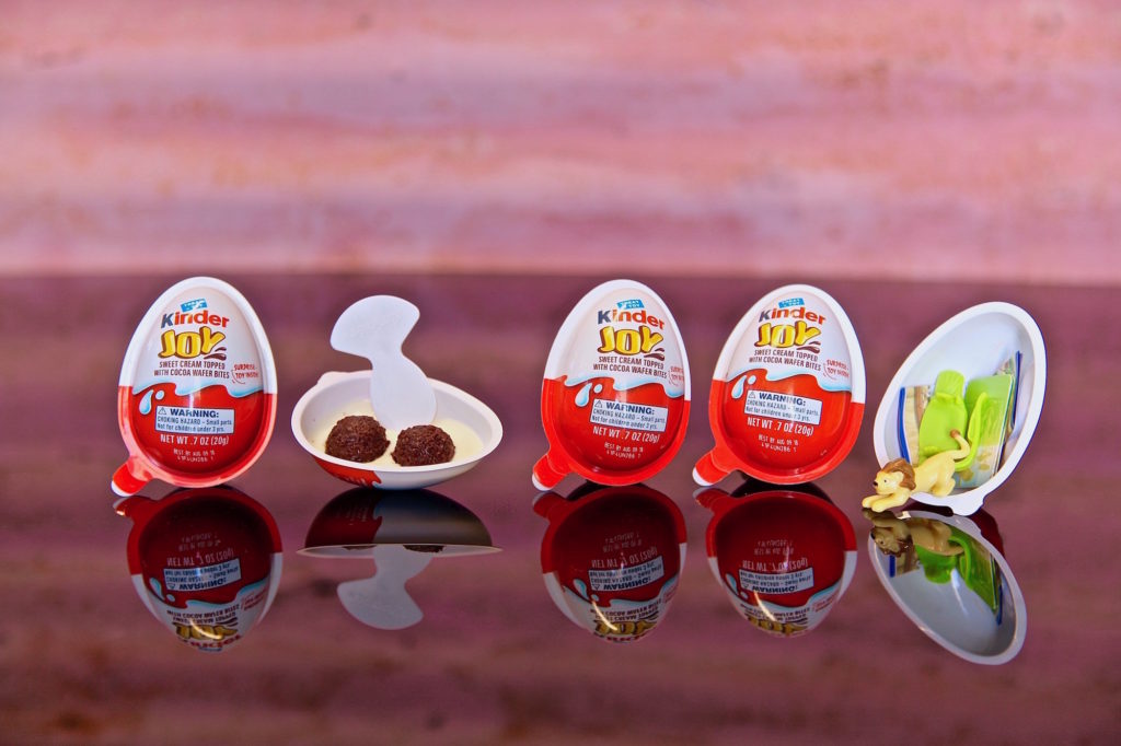 Kinder Joy™ is a treat like no other with two separate sealed halves – a treat side made of two creamy layers and a second half containing an exciting mystery toy! 